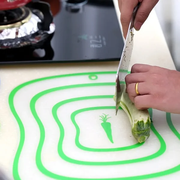 Flexible Transparent Cutting Board – Chopping Mat for Vegetables & Fruits, Non-Slip Kitchen Board (Random color-Pack of 1) - Image 4